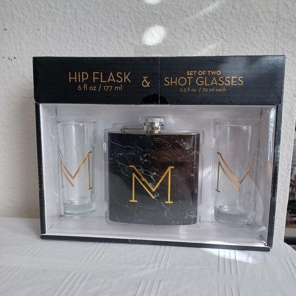 NEW Black and Gold “M” Hip Flask and Shot Glass Set (Petaca, Vasos de Chupito) - Picture 1 of 12